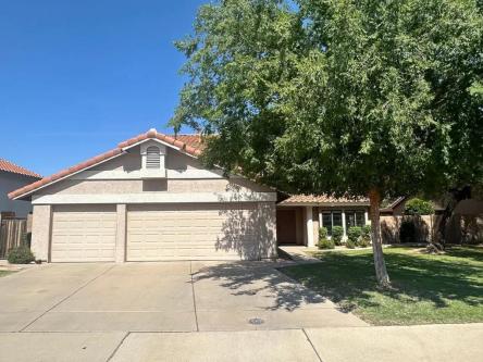 House for Rent in Gilbert, Arizona, Ref# 202049652 in Chandler - Image 1