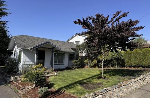 House for Rent in Renton, Washington, Ref# 202092435 in Renton - Image 1