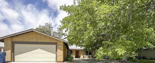House for Rent in Ridgecrest, California, Ref# 201999575 in Lancaster - Image 1