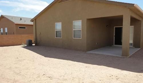 House for Rent in Rio Rancho, New Mexico, Ref# 202046980 in Davenport - Image 1