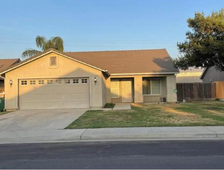 House for Rent in Sanger, California, Ref# 202012254 in Clovis - Image 1