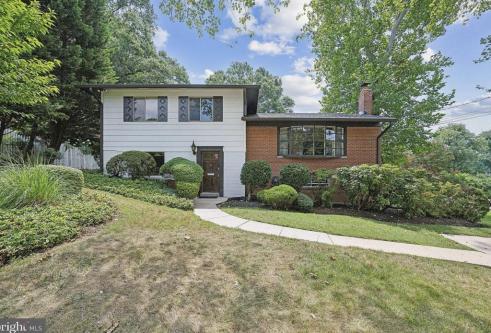 House for Rent in Silver Spring, Maryland, Ref# 202064611 in Silver Spring - Image 1