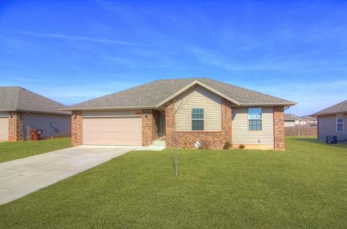 House for Rent in Springfield, Missouri, Ref# 202080858 in Eugene - Image 1