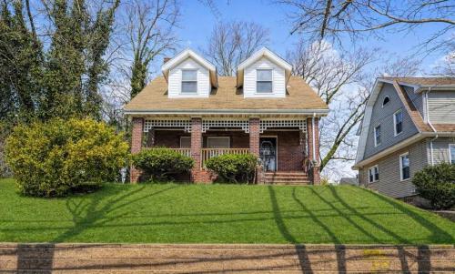 House for Sale and Rentage! (Agent) in Staten Island - Image 1