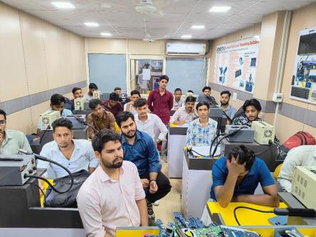 How Does Multitech Institute Make Laptop Repairing Course in New Delhi - Image 1