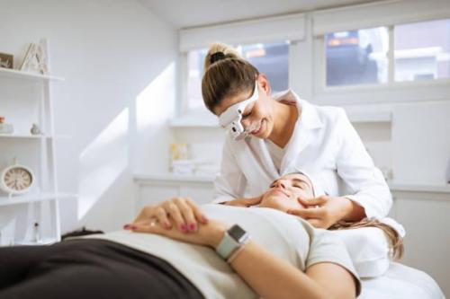 How do dermatologists in Riyadh differ in their specialties and in Chhindwāra - Image 2