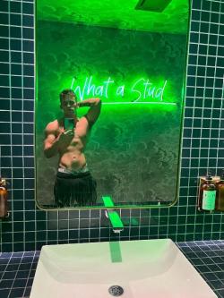 I’m a versatile guy ,down to hookup in Burbank - Image 1