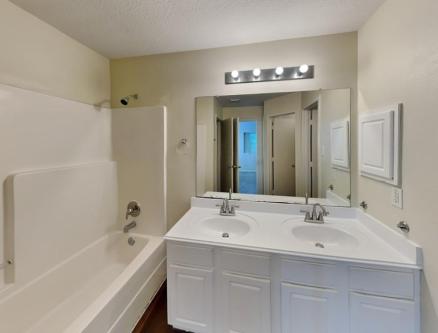 Immediate Move-in in Spring - Image 9