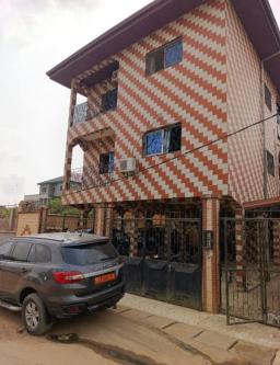 Immeuble à vendre R+2 yassa à Douala - Photo 2