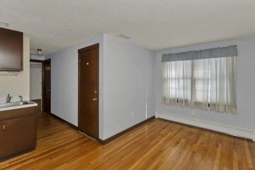 Island Pond Rd, Springfield, Home For Sale in Springfield - Image 1