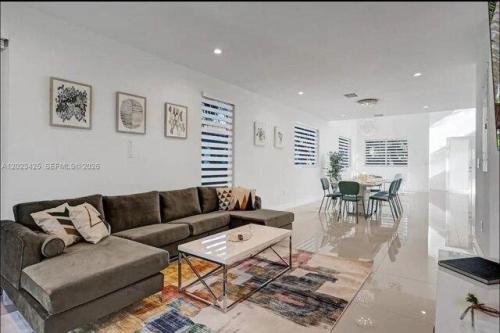 Jackson St Unit,hollywood, Home For Rent in Hollywood - Image 1