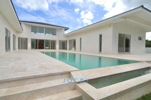 Jochy Real Estate vende, villa en Casa de Campo, La Romana R.D en La Romana - Imagen 1