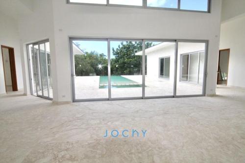 Jochy Real Estate vende, villa en Casa de Campo, La Romana R.D en La Romana - Imagen 4