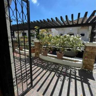 Kapitolyo, Pasig, Townhouse For Rent in West Rembo - Image 1