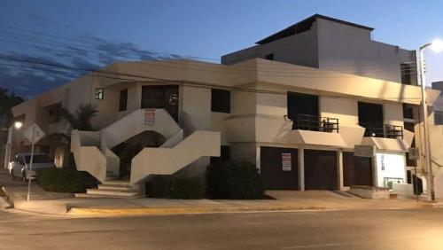 LOCAL COMERCIAL EN RENTA EN CAMPECHE:AVENIDA RUIZ CORTINEZ en Campeche - Imagen 1