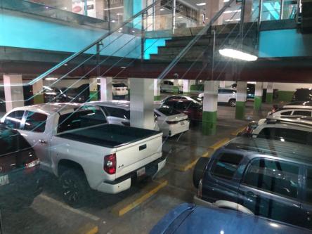 LOCAL COMERCIAL EN VENTA CENTRO COMERCIAL ATLATICO LECHERIA,.. en Lecherías - Imagen 4