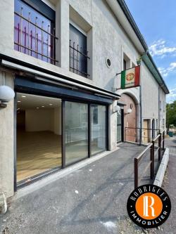 LOCAL COMMERCIAL RÉNOVÉ – 121 m² – À VENDRE à Vandœuvre-lès-Nancy - Photo 1