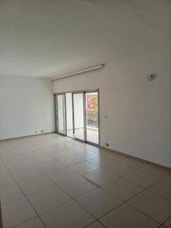 LOCATION À COCODY RIVIERA GOLF APPARTEMENT 4 PIÈCES AU 3em ÉTA à Abidjan - Photo 3