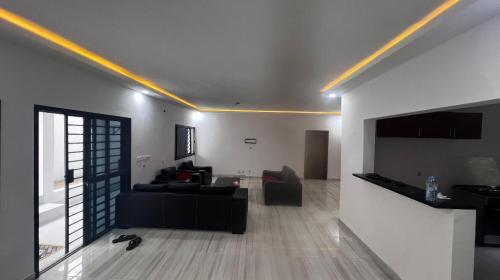 LOCATION MAISON BASSE 4 PIÈCES RIVIERA FAYA à Abidjan - Photo 1