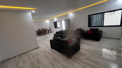 LOCATION MAISON BASSE 4 PIÈCES RIVIERA FAYA à Abidjan - Photo 2