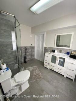 Lake Ave, Oakhurst, Home For Rent in Middletown - Image 1
