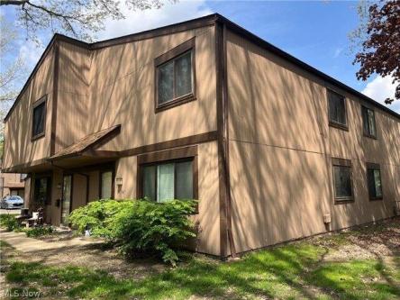 Lake Of The Falls Rd, Olmsted Falls, Condo For Rent in Parma - Image 1
