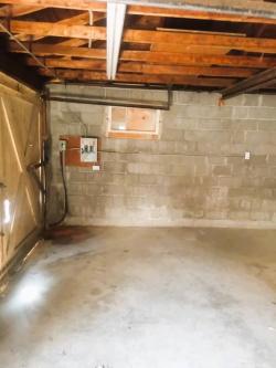 Large Detached Double Garage for Rent – Available Immediately (H in Hamilton - Image 1