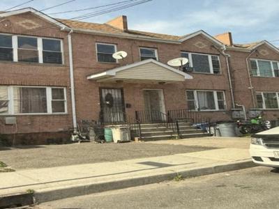 Lewmay Rd in Long Beach - Image 1