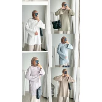 Lilly Oversized Knit Top in Klang - Image 1