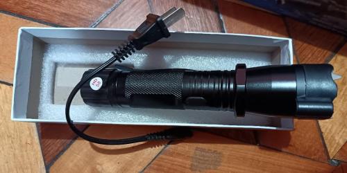 Linterna multiuso recargable taser en Quito - Imagen 3