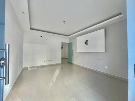 Local comercial en Alquiler en excelente plaza comercial Gazcue en Los Minas - Imagen 2