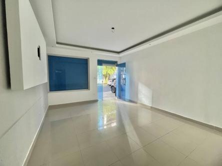 Local comercial en Alquiler en excelente plaza comercial Gazcue en Los Minas - Imagen 6