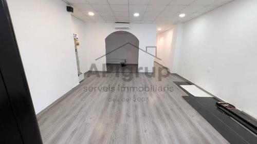 Local comercial en Salt - Imagen 1