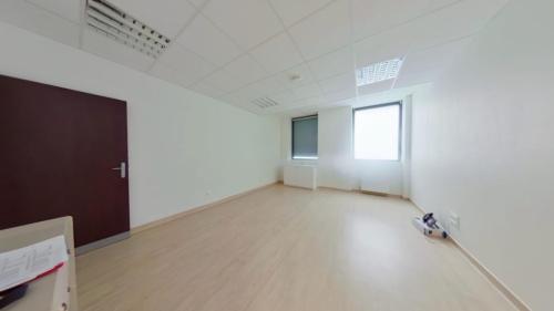 Local professionnel à Saint-Étienne - Photo 1