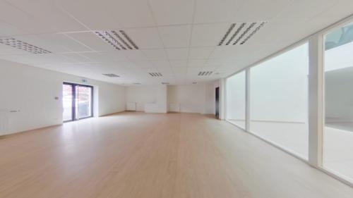 Local professionnel à Saint-Étienne - Photo 1
