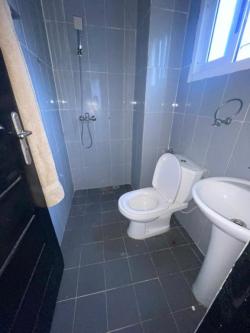 Location Appart de 4 Pièces à la Riviera Bonoumin Rond-point ADO à Abidjan - Photo 5