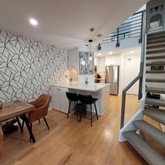 Location Location!! in Ottawa - Image 1