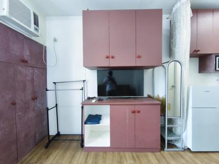 Loft Type Condo Unit with Parking for Rent at Linear Makati in Pandacan - Image 4