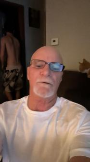 Looking for hook up in Evansville - Image 1