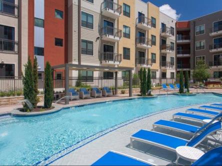 Luxury High Rise Apartment Building in Austin - Image 1