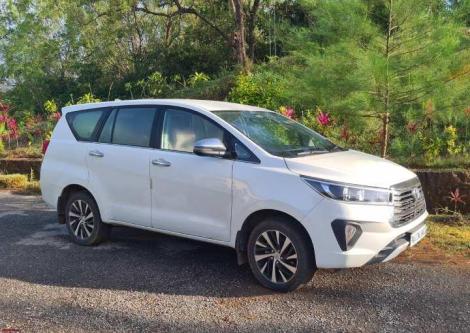 Luxury Innova Crysta Car Rental in Jaipur in Jaipur - Image 1