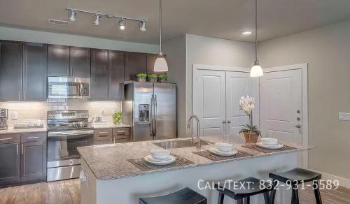 Luxury Living, Less Rent in Sugar Land - Image 1
