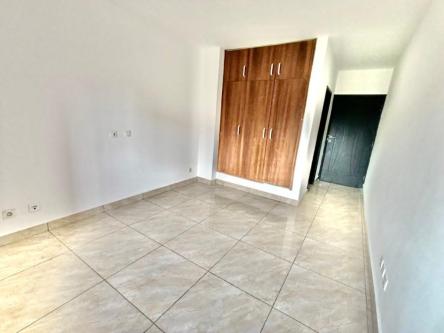 MAGNIFIQUE APPARTEMENT DE 3 PIÈCES HAUT STANDING,RIVIÉRA 2 à Abidjan - Photo 3