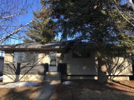 MAIN FLOOR ONE ROOM FOR RENT700$ 1100sfHOUSE in Calgary - Image 1
