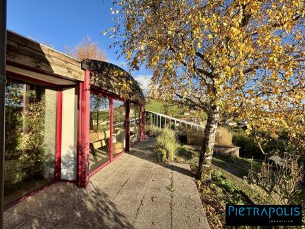 MAISON AVEC TERRAIN, PISCINE et DEPENDANCES à Roanne - Photo 1