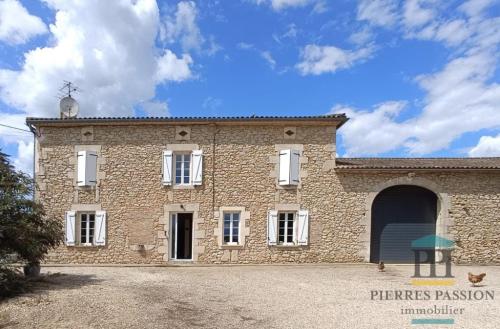 MAISON EN PIERRES AVEC PISCINE ET DEPENDANCE à Libourne - Photo 1
