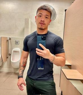 MALE escort open service massage and sex can request in Batam - Image 2