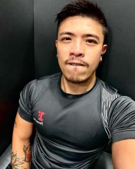 MALE escort open service massage and sex can request in Batam - Image 4