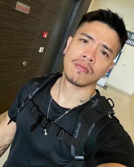 MALE escort open service massage and sex can request in Batam - Image 1
