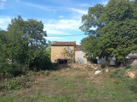 MAS A RENOVER SUR TERRAIN CONSTRUCTIBLE à Miramas - Photo 1